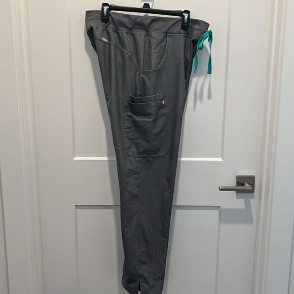 Figs Technical Collection Kade Cargo Scrub Pants - Picture 10 of 14